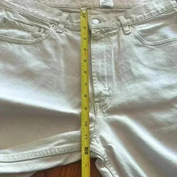 Vintage Levi’s Red Tab 2004 Men’s 550 Relaxed Fit Off White Denim Jorts size 34 - Picture 8 of 10